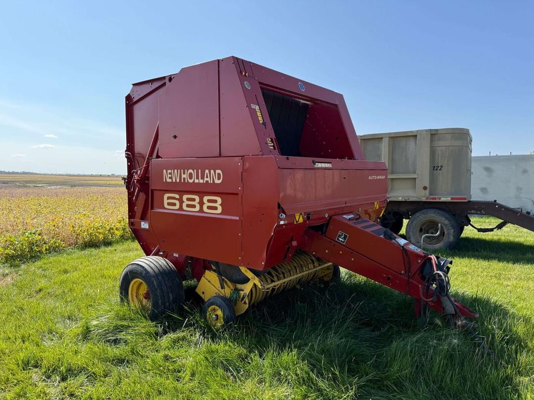 Image of New Holland 688 Primary image