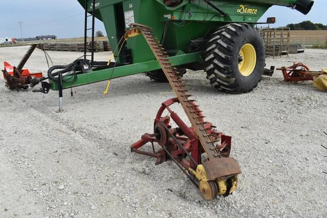 Image of New Holland 451 equipment image 2