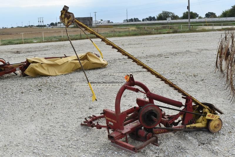 New Holland 451 Equipment Image0