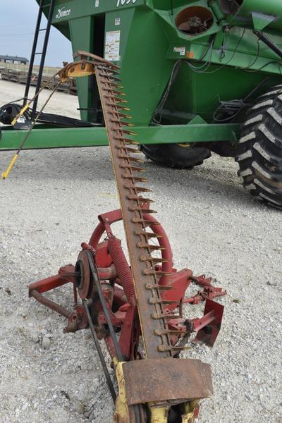 Image of New Holland 451 equipment image 3