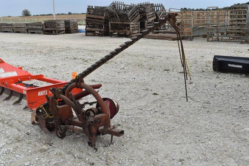 New Holland 451 Equipment Image0