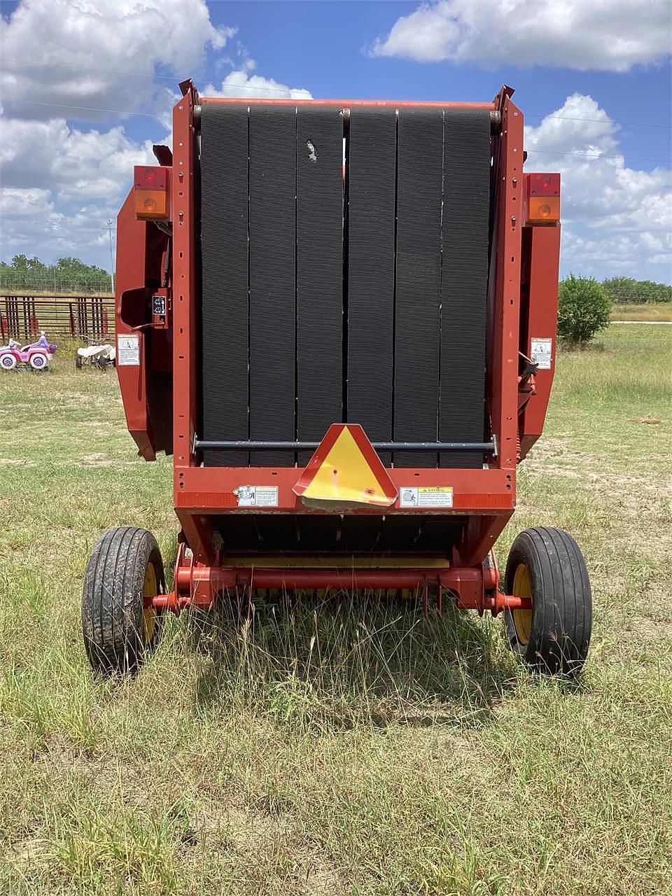 Image of New Holland BR7060 Image 1