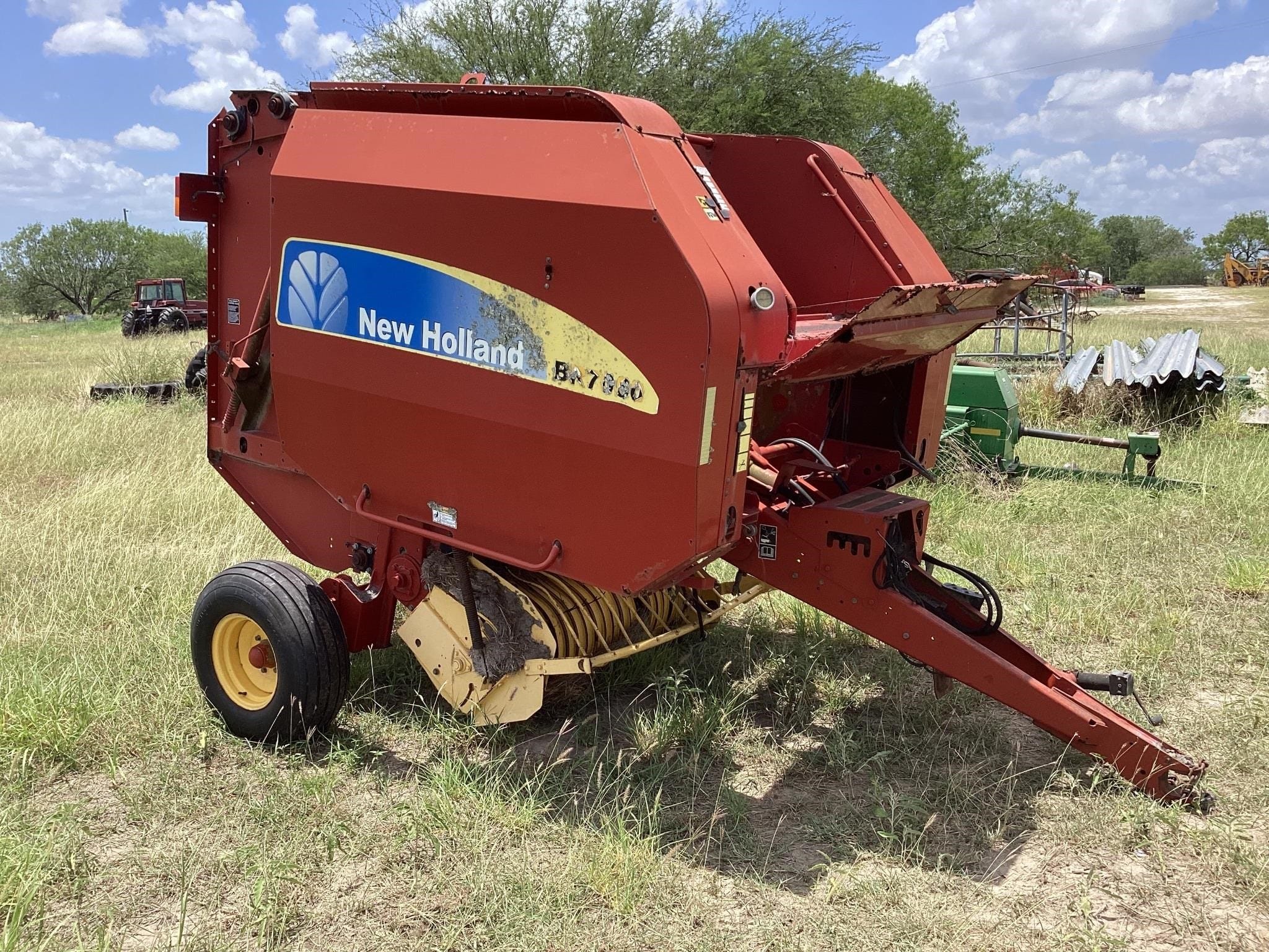 New Holland BR7060 Equipment Image0