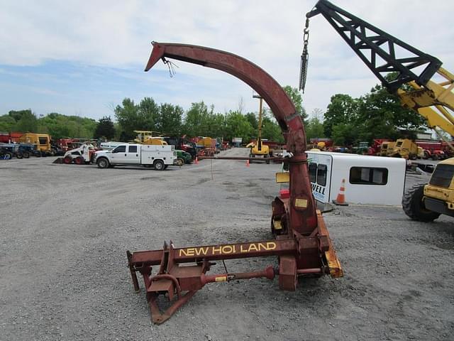 Image of New Holland 707 equipment image 4