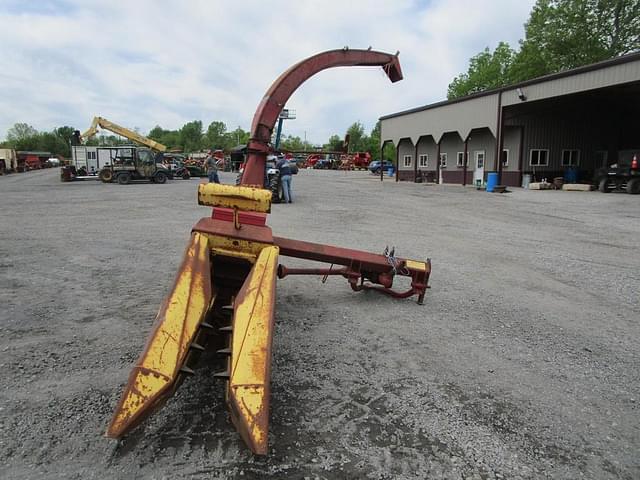 Image of New Holland 707 equipment image 1