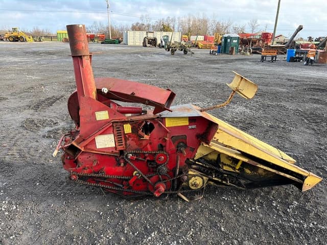 Image of New Holland 707 equipment image 3