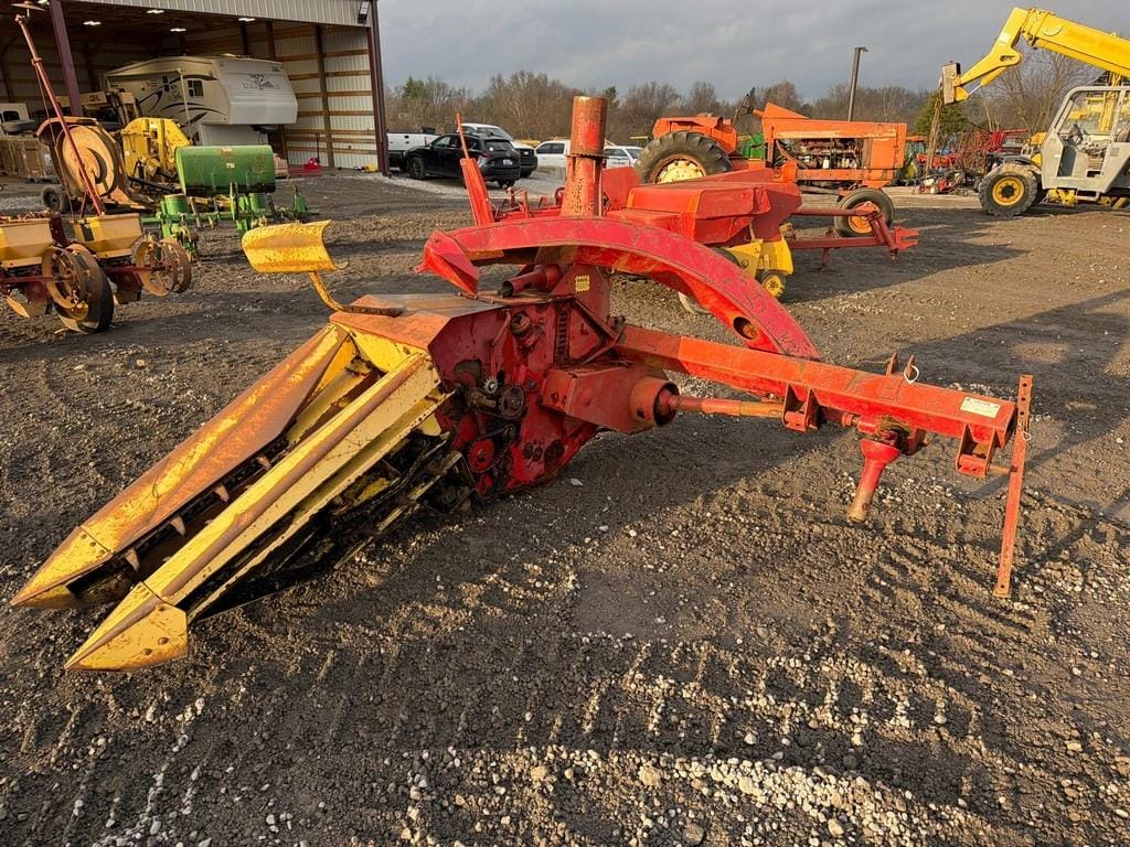 New Holland 707 Equipment Image0