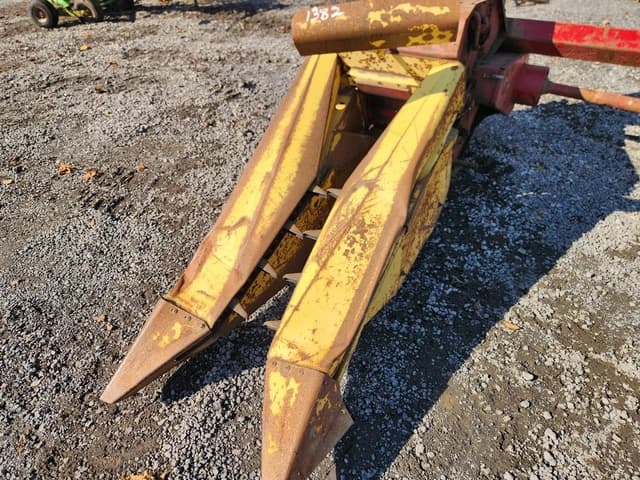 Image of New Holland 707 equipment image 1