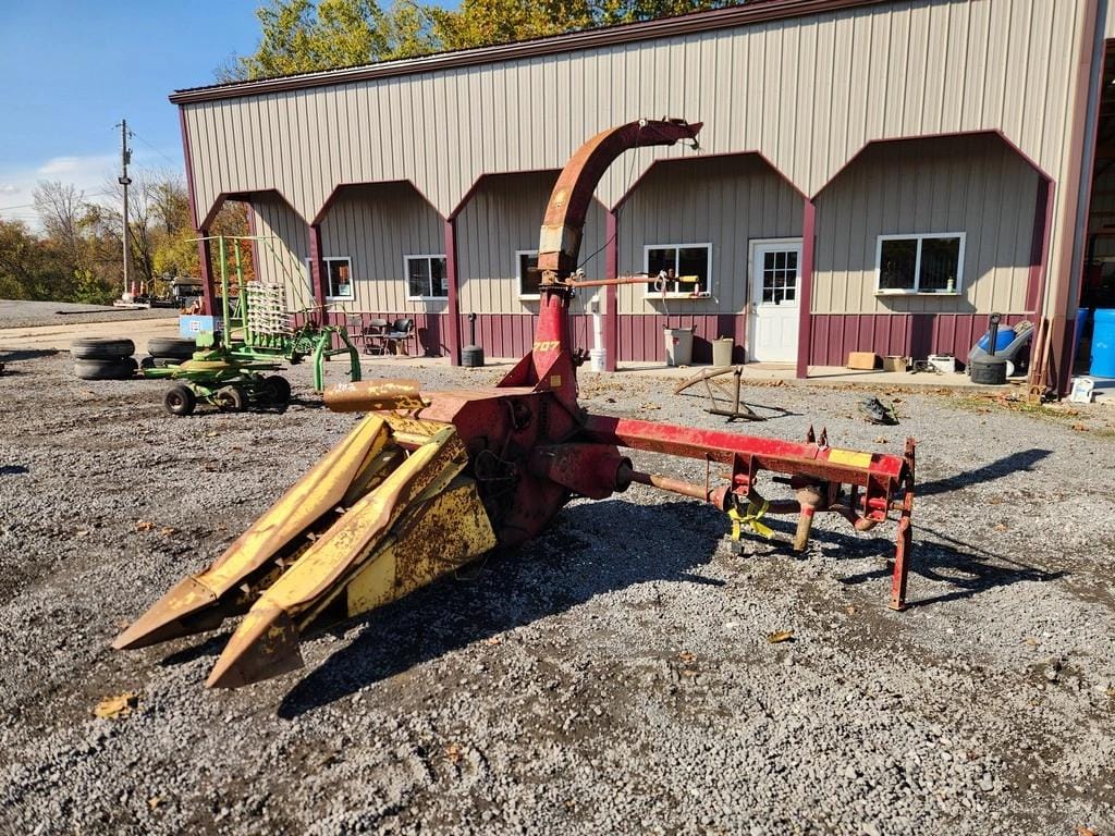 New Holland 707 Equipment Image0