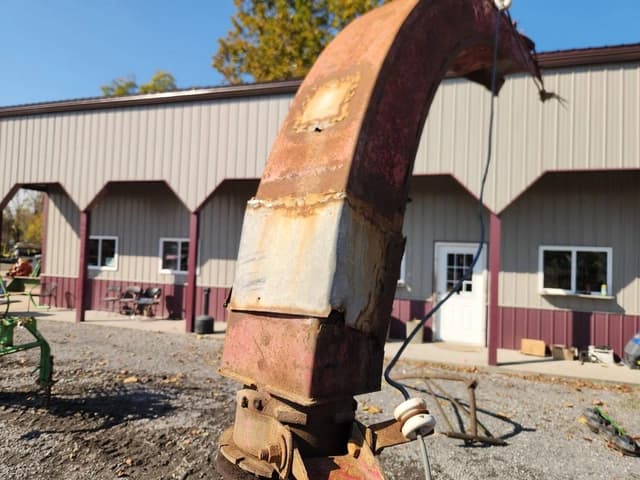 Image of New Holland 707 equipment image 3