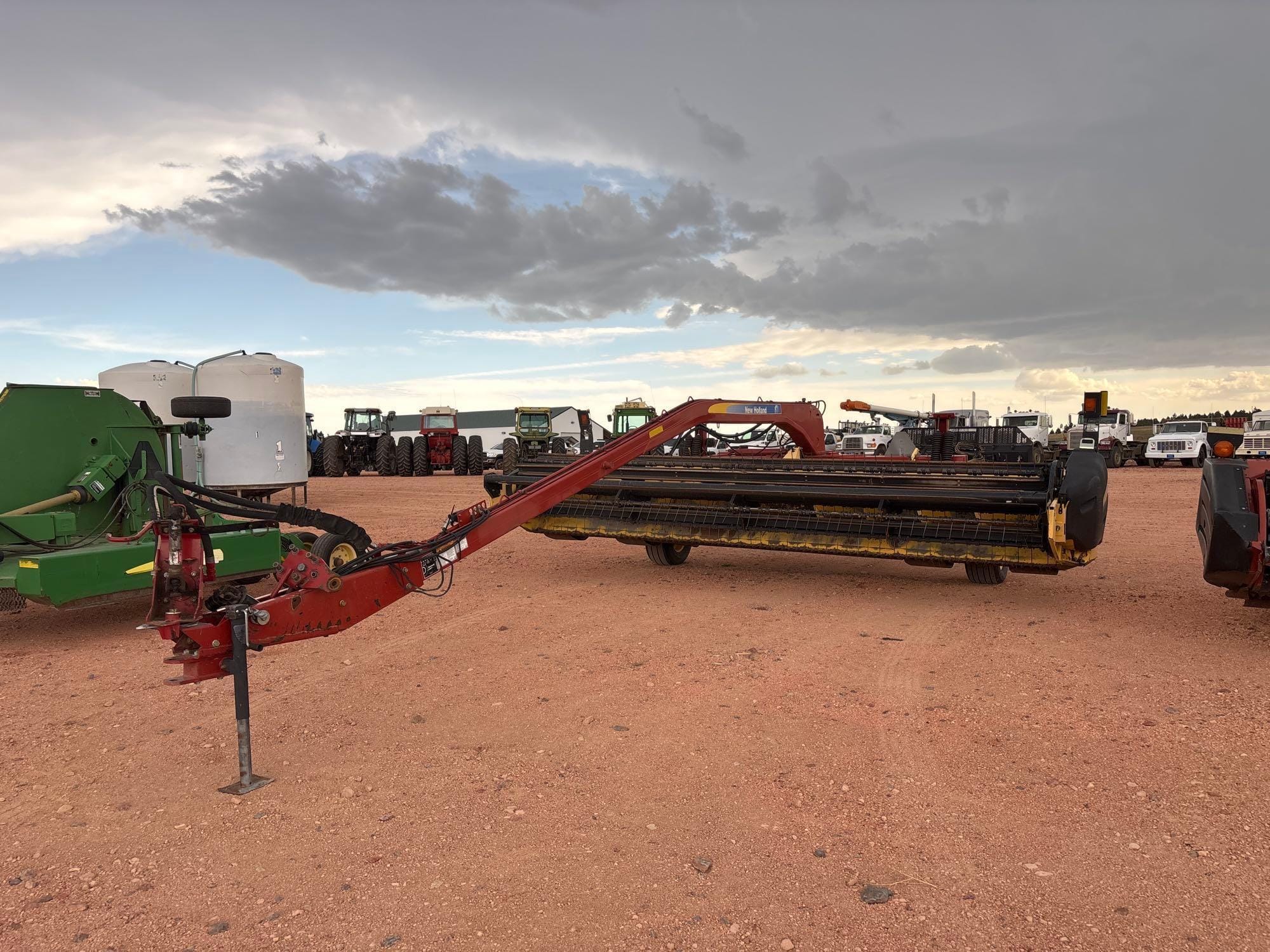 2011 New Holland H7150 Equipment Image0