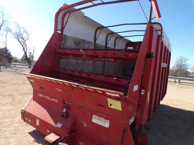 Image of New Holland 716 equipment image 2