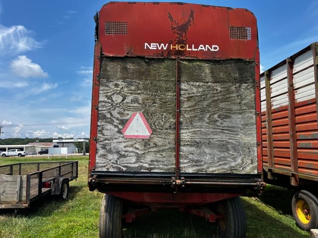Image of New Holland 716 equipment image 4