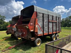 New Holland 716 Image