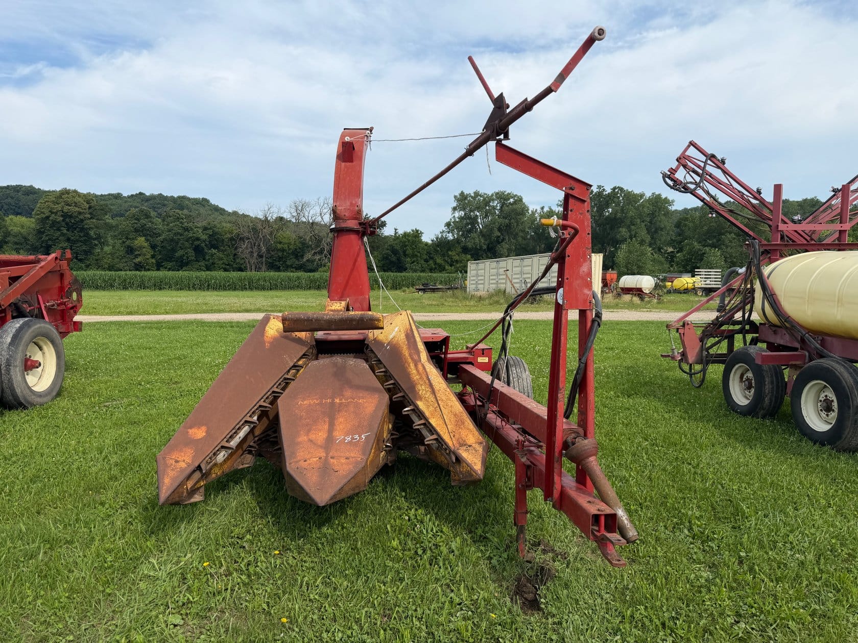 New Holland 717 Equipment Image0
