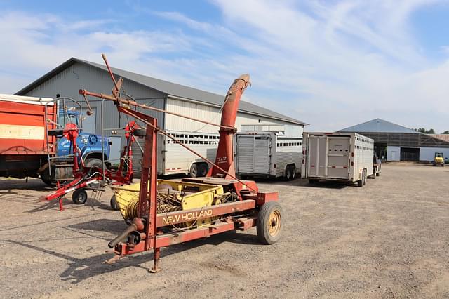 Image of New Holland 717 equipment image 2