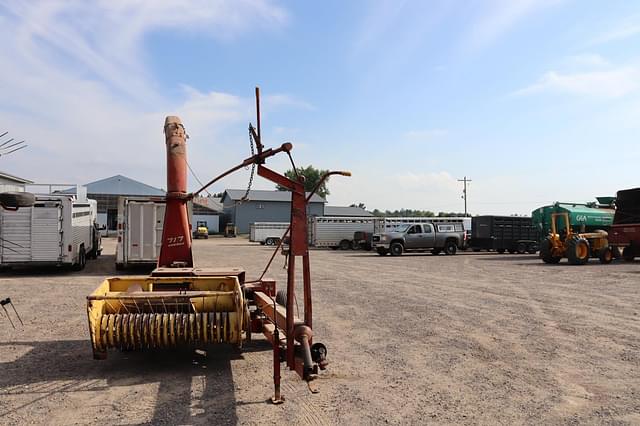 Image of New Holland 717 equipment image 1