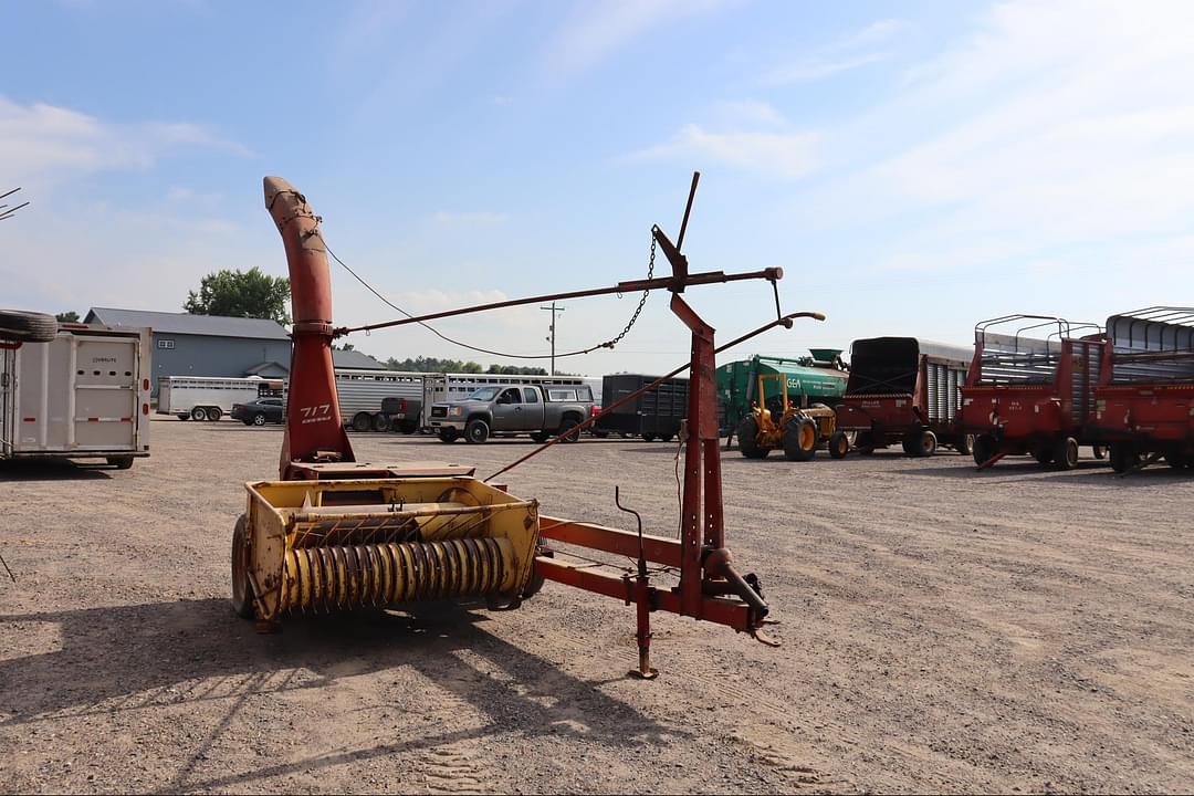 Image of New Holland 717 Primary image