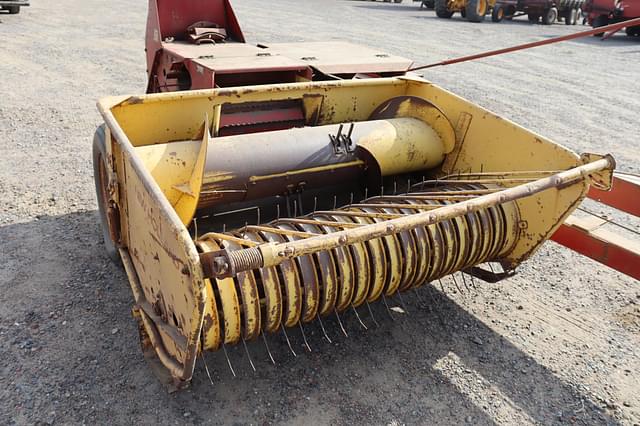 Image of New Holland 717 equipment image 4