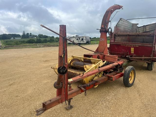 Image of New Holland 717 equipment image 1