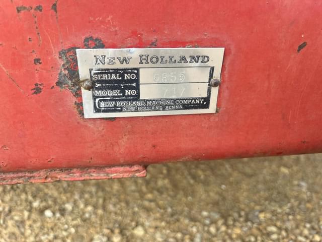 Image of New Holland 717 equipment image 4