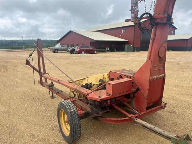 Image of New Holland 717 equipment image 2