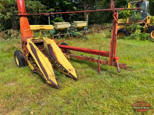 Image of New Holland 717 equipment image 1