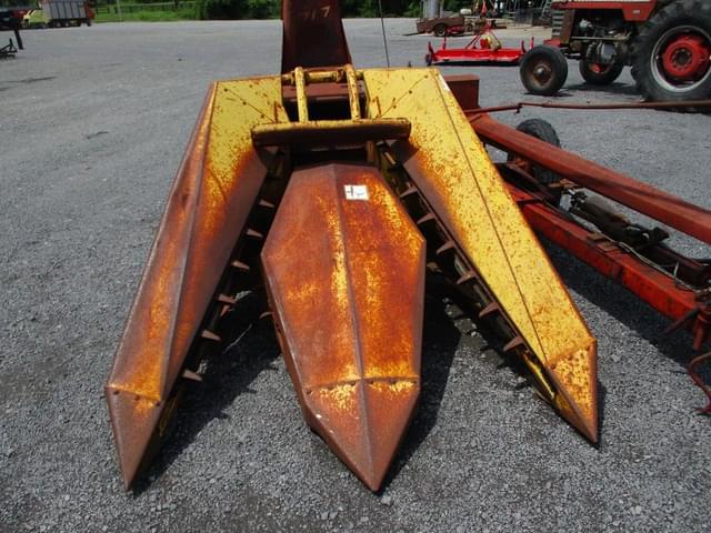 Image of New Holland 717 equipment image 1