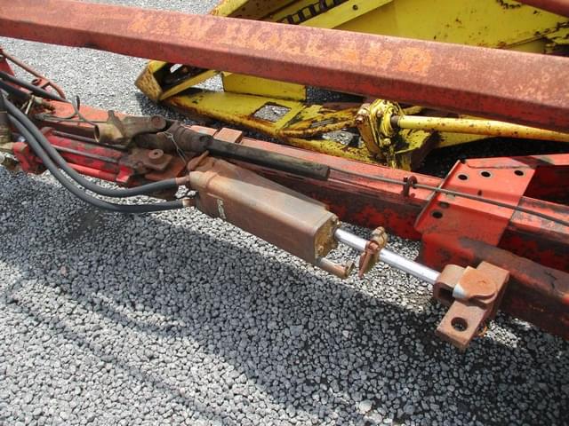 Image of New Holland 717 equipment image 4