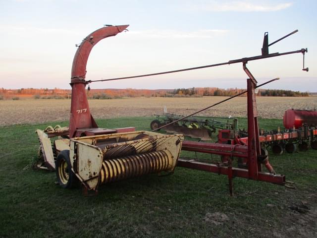 Image of New Holland 717 Primary image