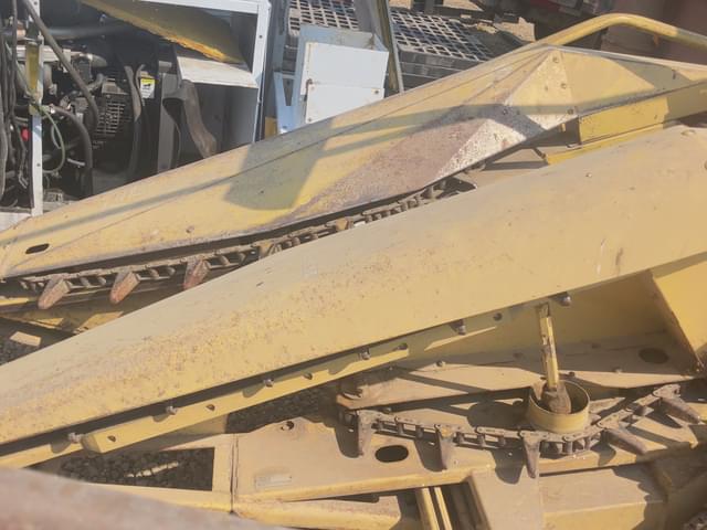 Image of New Holland 717 equipment image 3