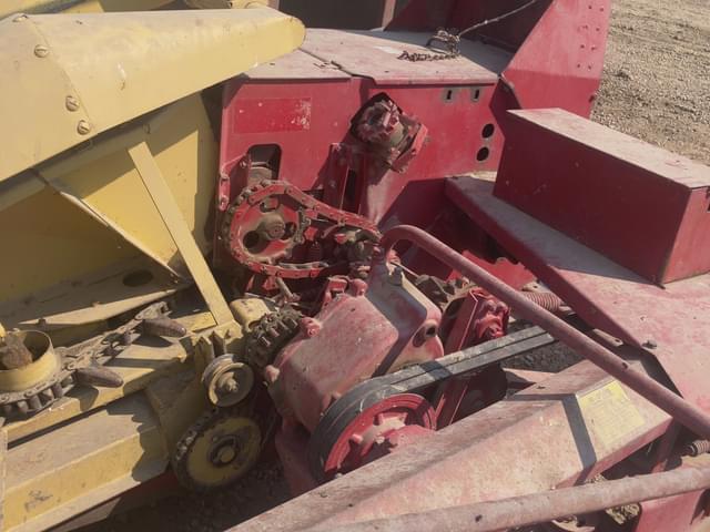 Image of New Holland 717 equipment image 2
