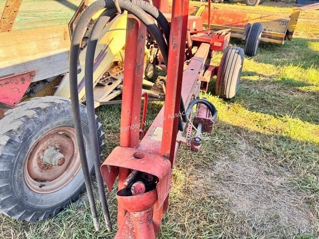 Image of New Holland 717 equipment image 2