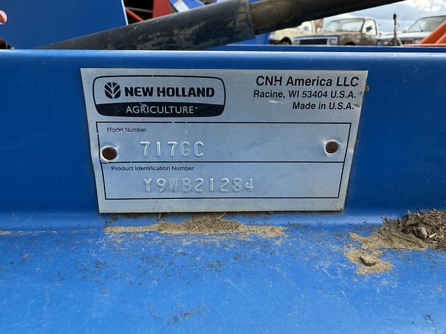 Image of New Holland 717GC equipment image 4