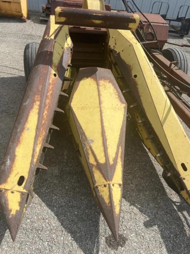 Image of New Holland 718 equipment image 1