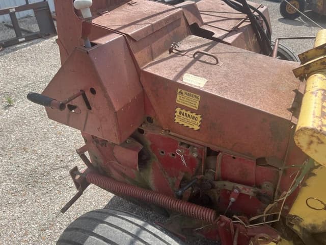 Image of New Holland 718 equipment image 4