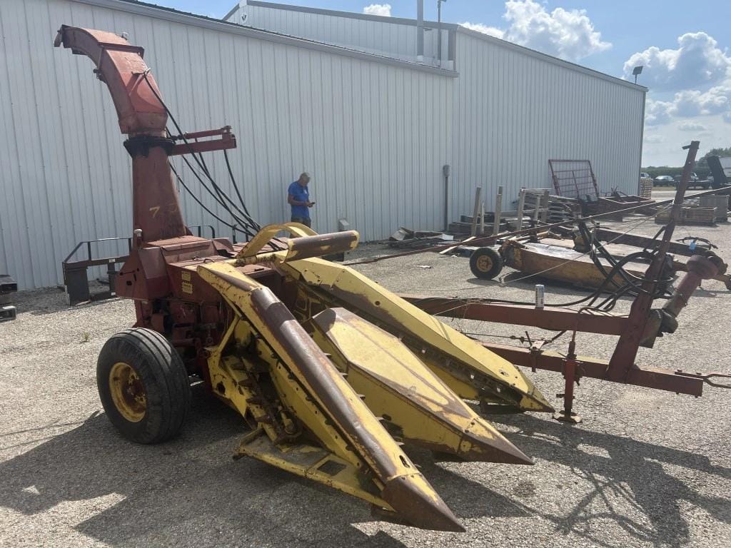 New Holland 718 Equipment Image0