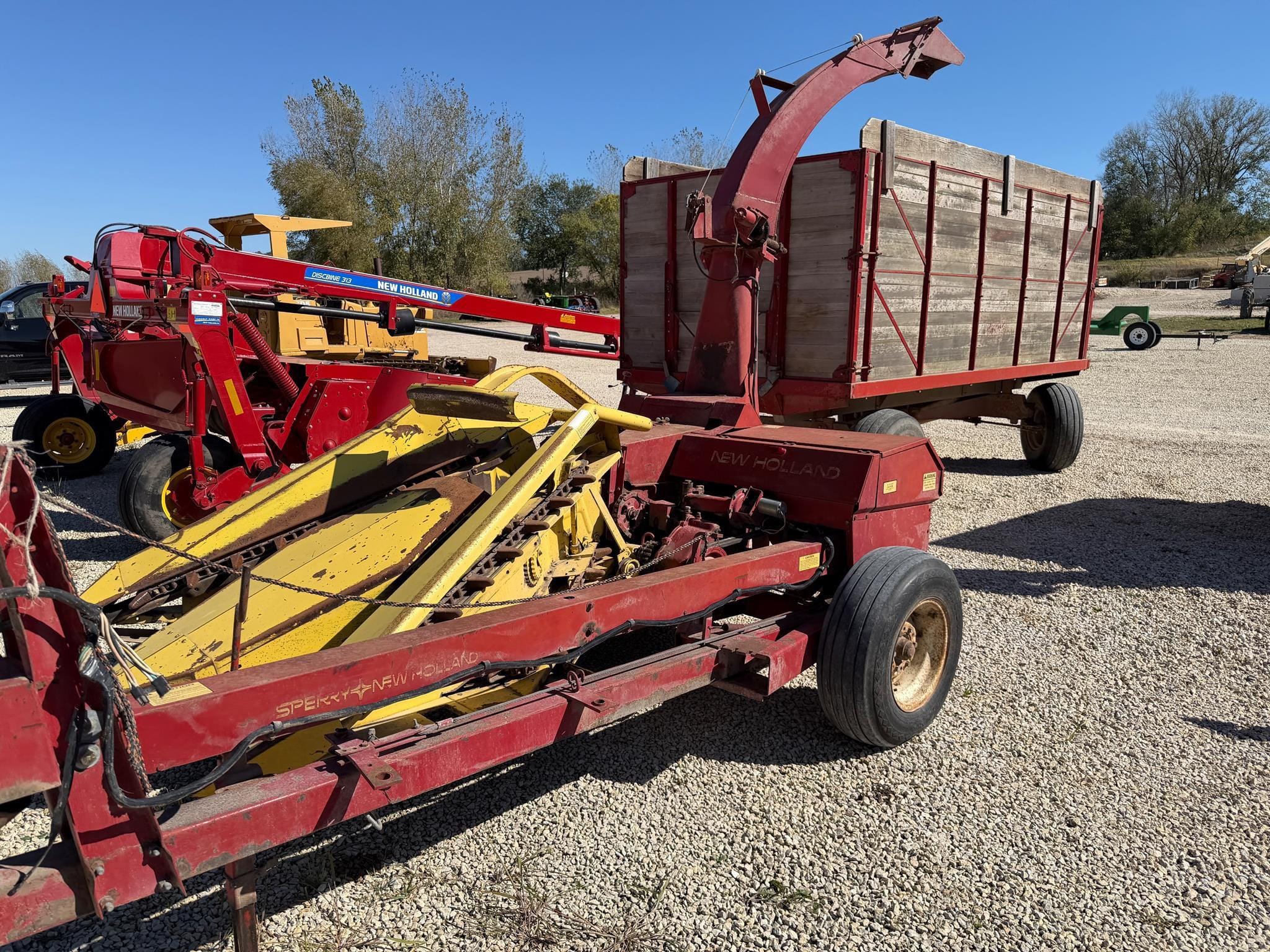 New Holland 718 Equipment Image0