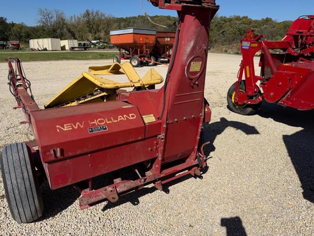 Image of New Holland 718 equipment image 2