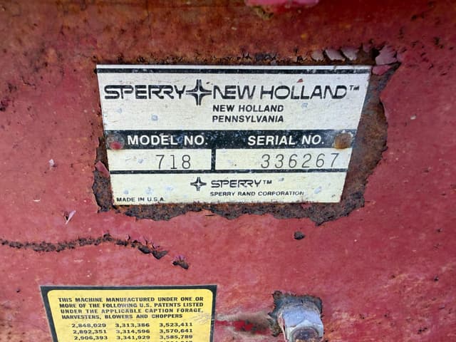 Image of New Holland 718 equipment image 4