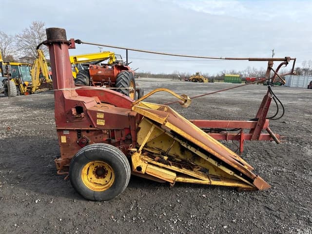 Image of New Holland 718 equipment image 4