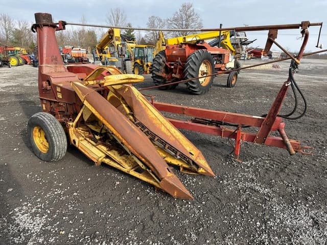 Image of New Holland 718 equipment image 3