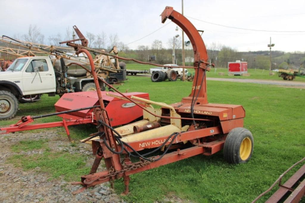 Image of New Holland 718 Image 1