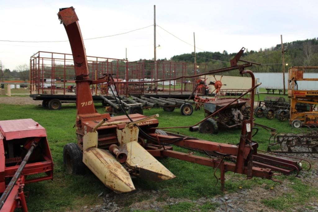 New Holland 718 Equipment Image0