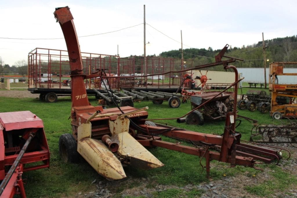 Image of New Holland 718 Image 0