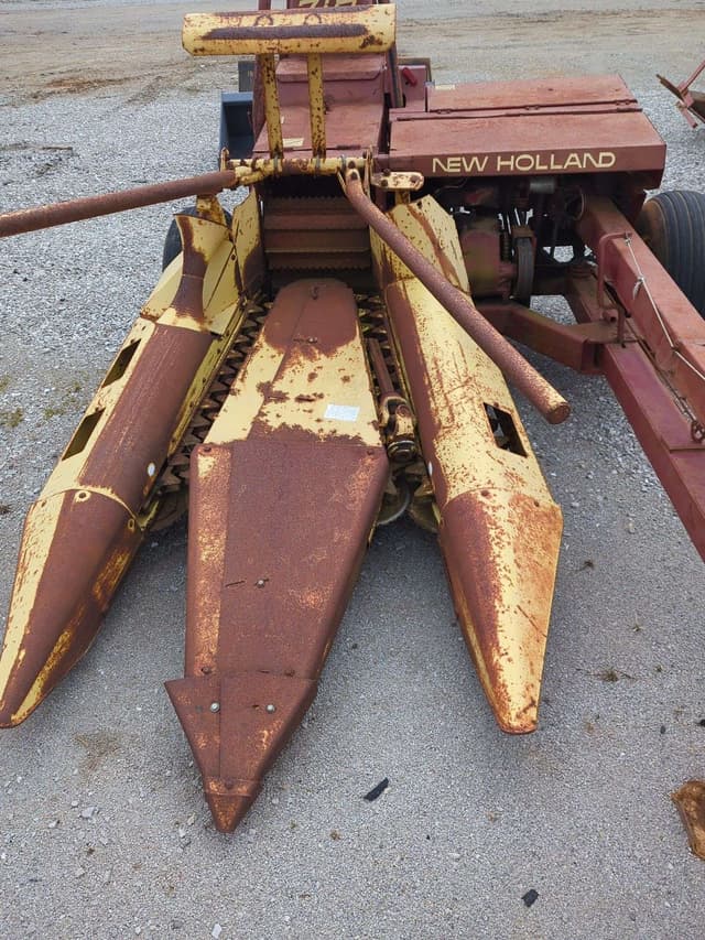 Image of New Holland 718 equipment image 2