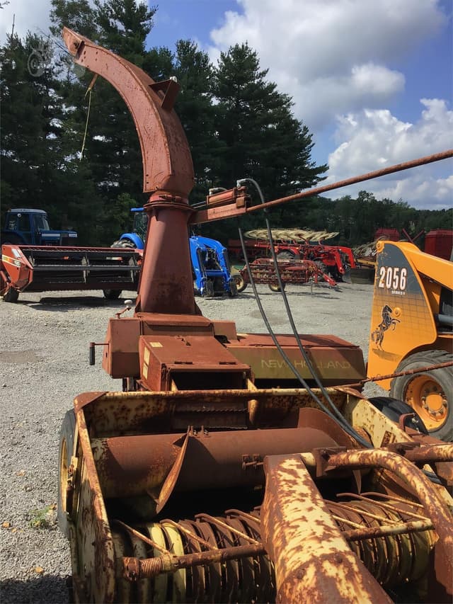 Image of New Holland 718 equipment image 3