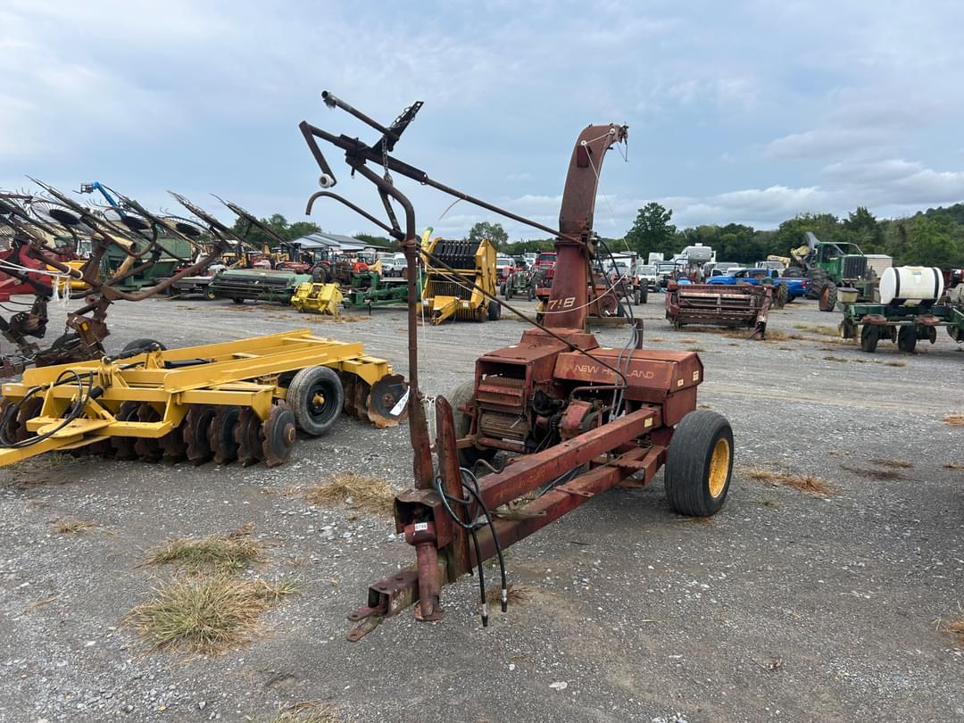 Image of New Holland 718 Image 0