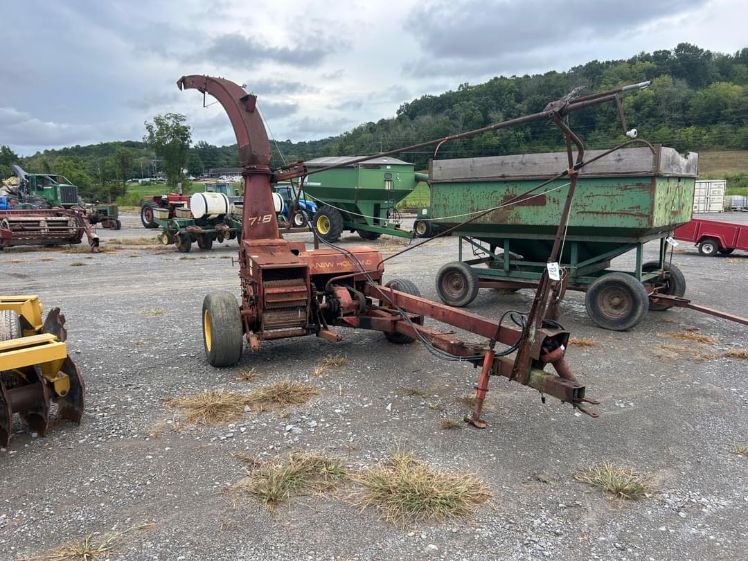 Image of New Holland 718 Image 1
