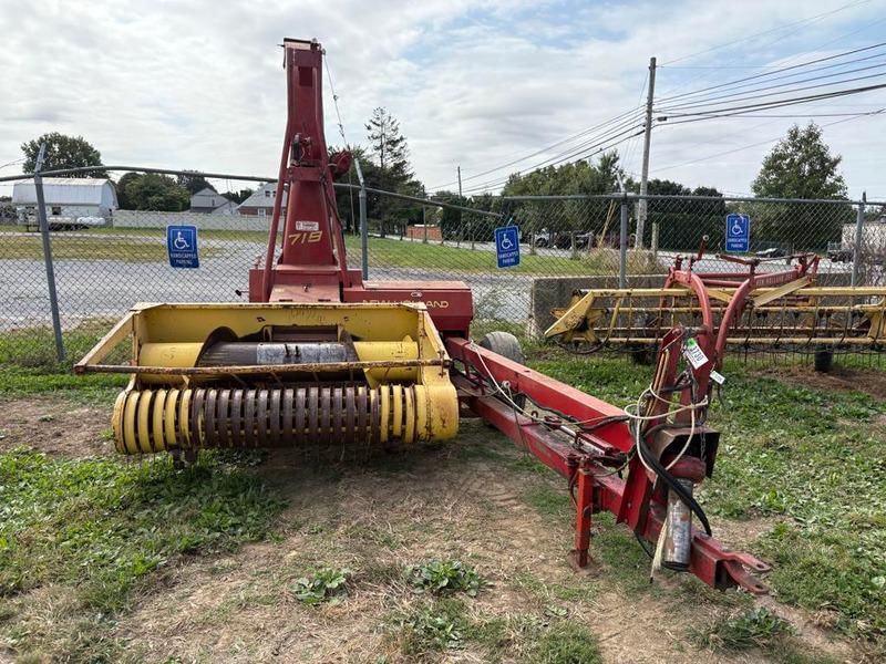New Holland 718 Equipment Image0